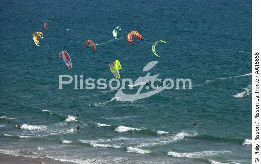 Kyte Surf sur la plage Kerillo - © Philip Plisson / Plisson La Trinité / AA15658 - Nos reportages photos - Erdeven