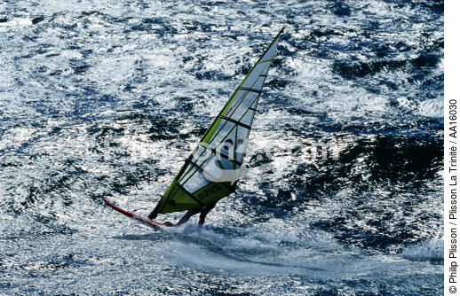 Windsurfing in Erdeven. - © Philip Plisson / Plisson La Trinité / AA16030 - Photo Galleries - Backlit
