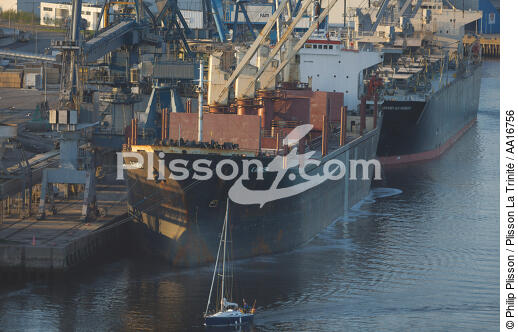 The port of Lorient. - © Philip Plisson / Plisson La Trinité / AA16756 - Photo Galleries - Morbihan