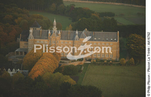 L'abbaye de Kergonan à Plouharnel. - © Philip Plisson / Plisson La Trinité / AA16762 - Nos reportages photos - Plouharnel