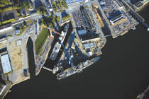L'arsenal de Lorient. © Philip Plisson / Plisson La Trinité / AA16814 - Nos reportages photos - Le Morbihan à tire d'ailes Photos de Philip Plisson