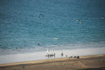 Char à voile et kitesurf sur la plage de Penthièvre © Philip Plisson / Plisson La Trinité / AA16816 - Nos reportages photos - Penthièvre
