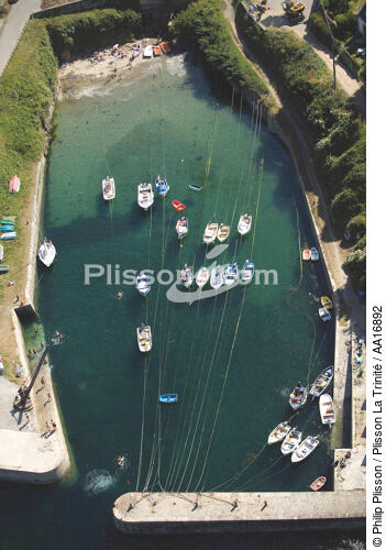 Port-Lay in Groix island. - © Philip Plisson / Plisson La Trinité / AA16892 - Photo Galleries - Morbihan