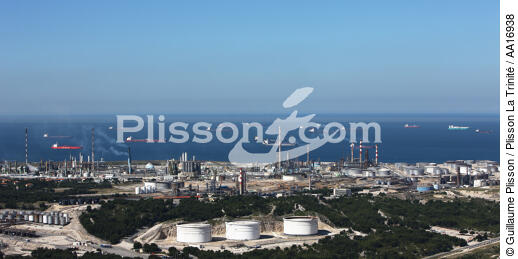 La raffinerie de Fos-sur-mer. - © Guillaume Plisson / Plisson La Trinité / AA16938 - Nos reportages photos - Pétrolier