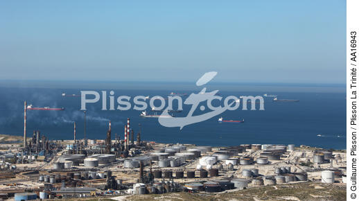Fos-sur-mer. - © Guillaume Plisson / Plisson La Trinité / AA16943 - Nos reportages photos - Industrie pétrolière