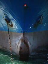 Oil tanker in front of Fos-sur-mer © Guillaume Plisson / Plisson La Trinité / AA16951 - Photo Galleries - Oil tanker