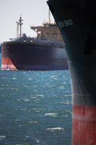 Oil tanker in front of Fos-sur-mer © Guillaume Plisson / Plisson La Trinité / AA16953 - Photo Galleries - Bow