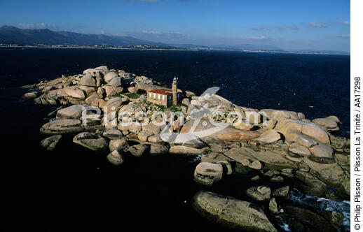 Le phare d' Isla Rùa en Galice. - © Philip Plisson / Plisson La Trinité / AA17298 - Nos reportages photos - Phares Espagne