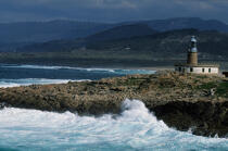 Le phare de Nariga en Galice. © Philip Plisson / Plisson La Trinité / AA17299 - Nos reportages photos - Galice