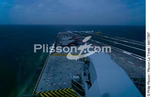 A bord du porte -avion Charles de Gaulle - © Philip Plisson / Plisson La Trinité / AA17397 - Nos reportages photos - Rafale