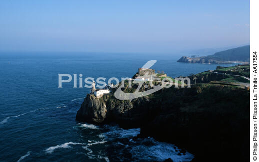 Phare de Lequeitio, Pays Basque, Espagne - © Philip Plisson / Plisson La Trinité / AA17554 - Nos reportages photos - Pays Basque