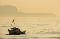 Pêcheur espagnol au large de Gibraltar © Philip Plisson / Plisson La Trinité / AA17691 - Nos reportages photos - Europa Point [phare de]