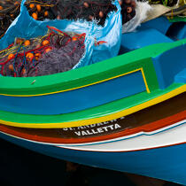Fishing boat in the port of Valetta © Philip Plisson / Plisson La Trinité / AA17700 - Photo Galleries - Fishing nets