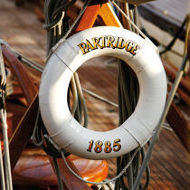 Welcome aboard. © Philip Plisson / Plisson La Trinité / AA17707 - Photo Galleries - Life buoy