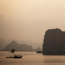 La baie d'Along. © Philip Plisson / Plisson La Trinité / AA17726 - Nos reportages photos - Vietnam