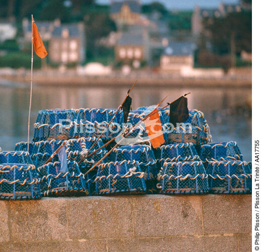 Lockers on the island of Batz. - © Philip Plisson / Plisson La Trinité / AA17755 - Photo Galleries - Lobster pot