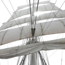 In the mast of Belem. © Philip Plisson / Plisson La Trinité / AA17794 - Photo Galleries - Sea decoration