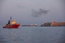 Strait of Gibraltar © Philip Plisson / Plisson La Trinité / AA17808 - Photo Galleries - Oil tanker