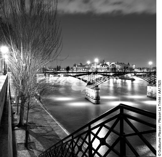 Le pont des arts à Paris. - © Guillaume Plisson / Plisson La Trinité / AA17825 - Nos reportages photos - Pont