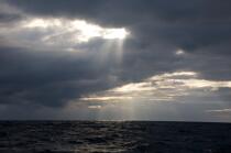 Dans le Golfe de Gascogne © Philip Plisson / Plisson La Trinité / AA17989 - Nos reportages photos - Soleil