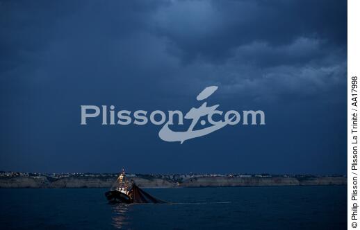 Pêche a la Sardines sur la Côte d'Algarve - © Philip Plisson / Plisson La Trinité / AA17998 - Nos reportages photos - Pêcheur