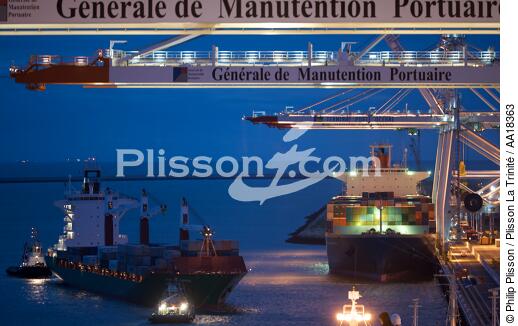 Porte conteneurs au Havre. - © Philip Plisson / Plisson La Trinité / AA18363 - Nos reportages photos - Porte-conteneurs