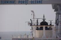 Portiques dans le port du Havre. © Philip Plisson / Plisson La Trinité / AA18368 - Nos reportages photos - Havre [Le]
