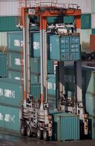 Containers in the port of Le Havre. © Philip Plisson / Plisson La Trinité / AA18370 - Photo Galleries - CMA CGM Marco Polo