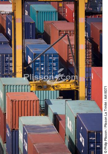 Containers in the port of Le Havre. - © Philip Plisson / Plisson La Trinité / AA18371 - Photo Galleries - CMA CGM Marco Polo