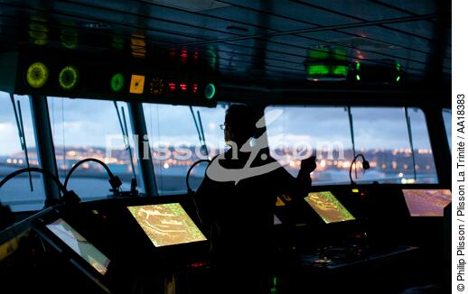 Porte Conteneur dans le port du Havre. - © Philip Plisson / Plisson La Trinité / AA18383 - Nos reportages photos - Elément d'un bateau