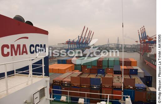 Container ship in Hamburg - © Philip Plisson / Plisson La Trinité / AA18395 - Photo Galleries - CMA CGM Marco Polo