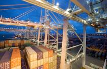 In the port of Le Havre. © Philip Plisson / Plisson La Trinité / AA18423 - Photo Galleries - Containership