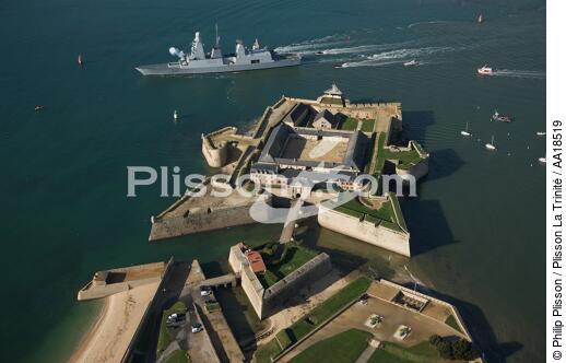 Military frigate, Chevalier Paul. - © Philip Plisson / Plisson La Trinité / AA18519 - Photo Galleries - Vauban Citadel [The]