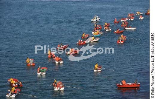 Pêche a la palourde en Galice - © Philip Plisson / Plisson La Trinité / AA18580 - Nos reportages photos - Pêche côtière