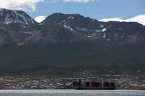 Ushuaia in Patagonia. © Philip Plisson / Plisson La Trinité / AA18610 - Photo Galleries - Containerships, the excess