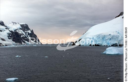 The passage Lemaire in Antarctica. - © Philip Plisson / Plisson La Trinité / AA18649 - Photo Galleries - Antarctica