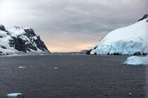 Le passage Lemaire en Antarctique. © Philip Plisson / Plisson La Trinité / AA18649 - Nos reportages photos - Passage Lemaire