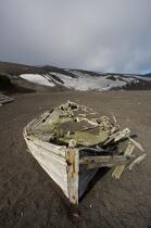 Deception island in Antarctica. © Philip Plisson / Plisson La Trinité / AA18703 - Photo Galleries - Boat graveyard