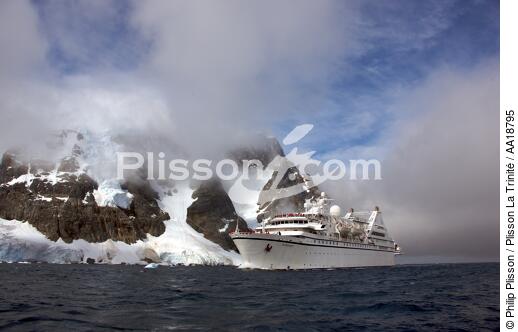 Antarctica. - © Philip Plisson / Plisson La Trinité / AA18795 - Photo Galleries - Passage Lemaire