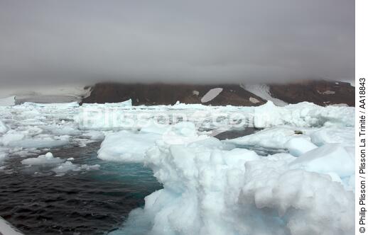 Brown Bluff en Antarctique. - © Philip Plisson / Plisson La Trinité / AA18843 - Nos reportages photos - Iceberg