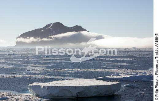 Brown Bluff in Antarctica. - © Philip Plisson / Plisson La Trinité / AA18845 - Photo Galleries - Site of interest (Antarctica)