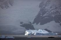 Antarctique. © Philip Plisson / Plisson La Trinité / AA18881 - Nos reportages photos - Iceberg