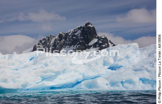 Antarctique. - © Philip Plisson / Plisson La Trinité / AA18906 - Nos reportages photos - Iceberg
