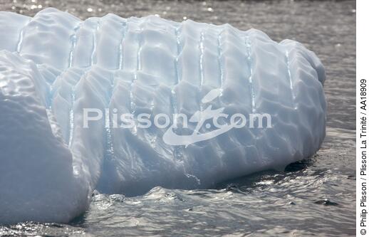 Antarctique. - © Philip Plisson / Plisson La Trinité / AA18909 - Nos reportages photos - Iceberg