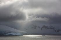 Antarctique. © Philip Plisson / Plisson La Trinité / AA18913 - Nos reportages photos - Iceberg