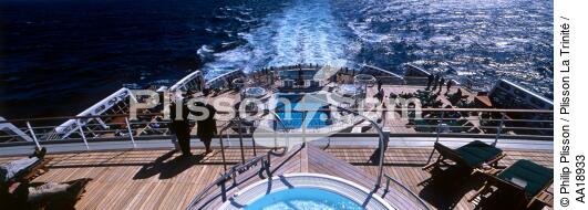 On the QM2 deck - © Philip Plisson / Plisson La Trinité / AA18933 - Photo Galleries - Queen Mary II [The]