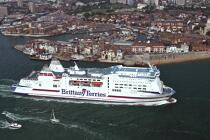Ferry in front of Portsmouth. © Philip Plisson / Plisson La Trinité / AA19239 - Photo Galleries - England