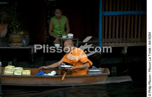Moine à Bangkok. - © Philip Plisson / Plisson La Trinité / AA19284 - Nos reportages photos - Chao Praya
