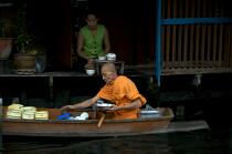 Monk in Bangkok. © Philip Plisson / Plisson La Trinité / AA19284 - Photo Galleries - River (Thailand)
