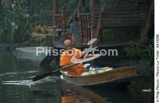 Monk in Bangkok. - © Philip Plisson / Plisson La Trinité / AA19288 - Photo Galleries - River (Thailand)